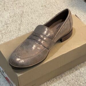Clarks Women's Tan Loafers